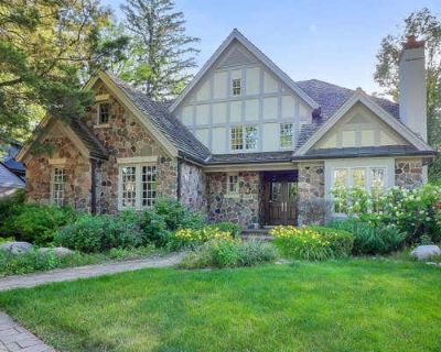 6 Bedroom 6BA 7659 ft Single Family Home For Sale in HINSDALE, IL