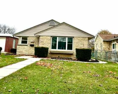 3 Bedroom 1BA 1158 ft Pet-Friendly Apartment For Rent in West Allis, WI
