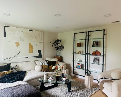 Total rooms: 2. Deposit: $0.00 * Utilities included?: Yes * Fees apply?: No. References required. No preference. Non-smoking. Not for couples. Age preference: 35. Furnishings: Furnished * Parking: Yes * Garage: Yes * Yard/patio: Yes * Balcony/roof terrace: Yes * Disabled access: Yes * Living room: shared * Broadband included: Yes. Availability Available Jan 01 2026 Minimum term 1 month Maximum ...