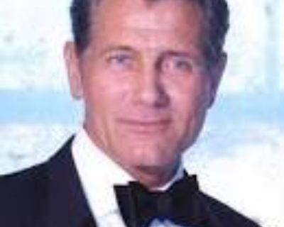 Michael Carluccio brought the sounds and voice of the ‘50s to the Midwest for a night of celebration and nostalgia.
Driving 750 miles from Detroit with his road crew, Carluccio did not disappoint the standing room audience for four hours.  Taking only two breaks for costume changes, Michael hit all the notes low and high.
Concert organizer, Donna King, claimed that Carluccio delivered more than...