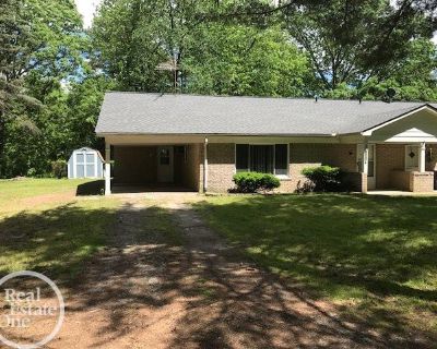 2 Bedroom 1BA 900 ft Apartment For Rent in Ray Twp, MI