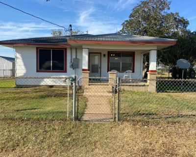 3 Bedroom 1BA 1324 ft² Home For Rent in Smithville, TX