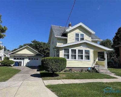 Private room with shared bathroom in a House with 2 roomies, Toledo, OH 43608