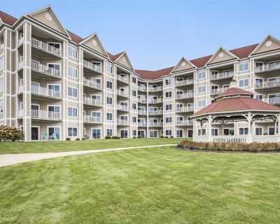 2 Bedroom 2BA 1294 ft Condo For Sale in Ludington, MI