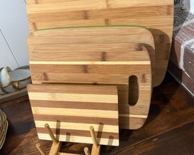 Set of 3 Bamboo Cutting Boards with Stand