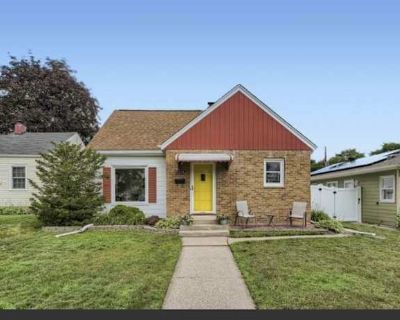 Private room with shared bathroom in a House, Saint Paul, MN 55117