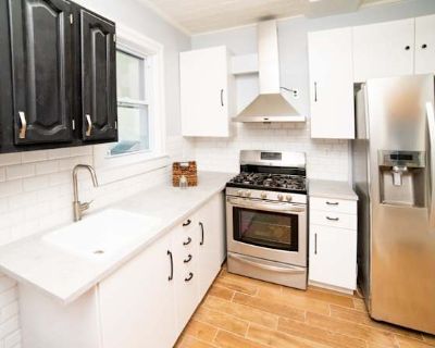 Shared room with shared bathroom in a House with 4 roomies, Union City, NJ 07087