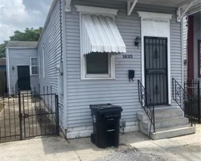 1835 Painters St. Great location! This 2 bedroom 1 bathroom home is pet friendly. Minutes to I-10 and 610. Comes with all appliances. Contact the listing agent today to schedule a viewing.. Pet Friendly. 2 Bedroom. 1 Bathroom. 1132 ft