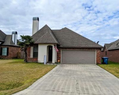 3 Bedroom 2BA 1472 ft Pet-Friendly Apartment For Rent in Milton, LA