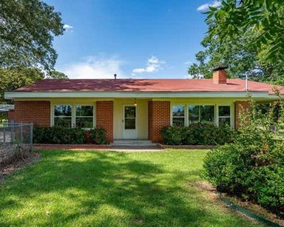 2 Bedroom 1BA 1335 ft Single Family Home For Sale in LITTLE ROCK, AR