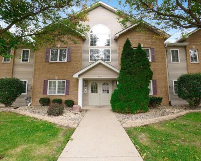 3 Bedroom 2BA 2000 ft Condo For Sale in Highland, IN