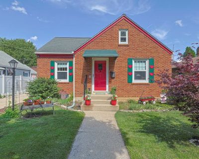 2 Bedroom 1BA 1200 ft Single Family Home For Sale in ELGIN, IL