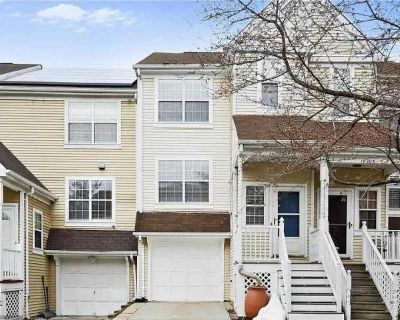 3 Bedroom 2.5BA 1872 ft Pet-Friendly Apartment For Rent in Germantown, MD