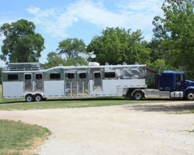 2005 Silverado 4 Horse Trailer With Living QU & 1999 International L26 Western Hauler