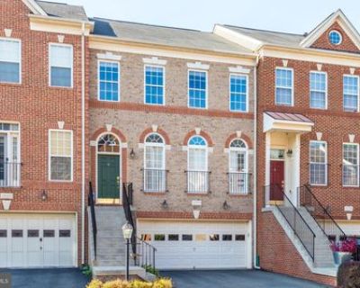 4 Bedroom 4BA 2928 ft Townhouse For Rent in Ashburn, VA