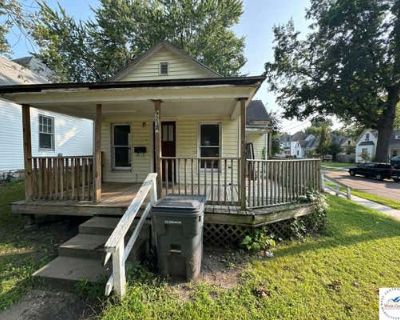 2 Bedroom 1BA 886 ft Single Family Home For Sale in SEDALIA, MO