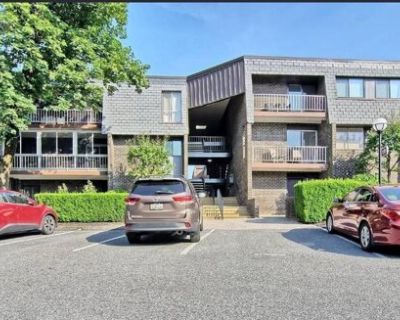 12 Stonehenge Cir Apt 1. Welcome to your new home! This freshly painted 2-bedroom, 2-bathroom condo offers comfort and convenience. A ground floor unit with private walk-up patio access directly from the parking lot. Hardwood or laminate flooring throughout! Two spacious bedrooms and two full bathrooms, perfect for roommates, small families, or a home office setup. Open-concept living and dinin...