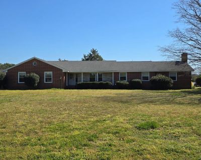 3 Bedroom 2BA 2733 ft Apartment For Rent in Cape Charles, VA