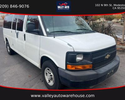 2011 Chevrolet Express 3500 Passenger LS Extended Van 3D
