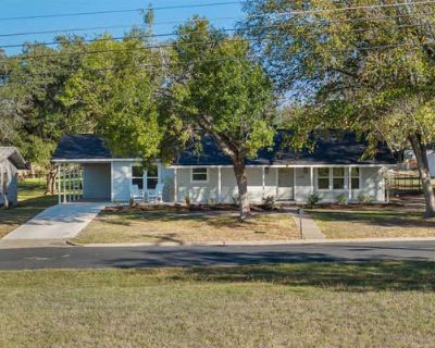 3 Bedroom 2BA 1870 ft Single Family Home For Sale in SCHULENBURG, TX