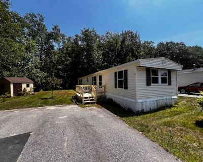 2 Bedroom 2BA 980 ft Mobile Home For Sale in Arundel, ME