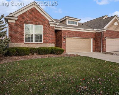 2 Bedroom 2BA 1699 ft Condo For Sale in Lake Orion, MI
