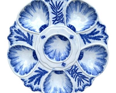 Elegant blue and white oyster plate signed Bordeaux Vieillard, circa 1890. Six wells surrounded by blue seaweeds of different kinds. Ref / 2741. Dimensions 9 W 1 D 9 H Styles Coastal French Nautical Period Late 19th Century Country of Origin France Item Type Vintage, Antique or Pre-owned Shop Sustainably with Chairish Materials Faience Ironstone Condition Good Condition, Original Condition Unal...