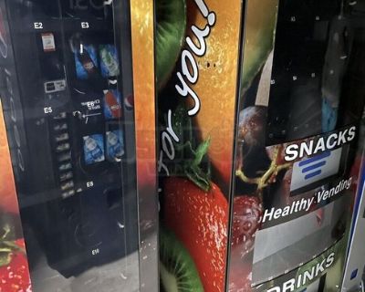 Healthy You Seaga Combo Vending Machine w/ Side Entree Merchandiser For Sale in Pennsylvania!