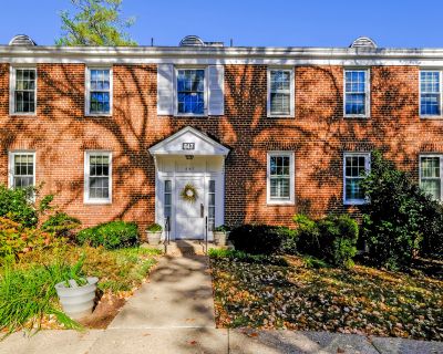 647 Azalea Dr. Mechanical & Utilities Central air conditioning with ceiling fans Forced-air heating (natural gas) Hot water: natural gas Electric service separately metered Public water and sewer Beds & Baths Main level: 2 bedrooms Main level: 2 full bathrooms (2 total) Interior & Entry First-floor entry Traditional floor plan with a galley kitchen and dedicated dining area Wood floors and wind...