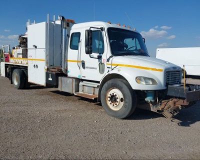 Salvage White 2005 Freightliner M2 106 Medium Duty