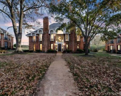 2 Bedroom 2BA 1216 ft Condominium For Sale in BALLWIN, MO