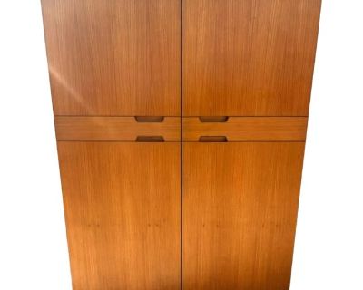 Mid Century Modern Teak Wardrobe/Armoire Uniflex 1960s