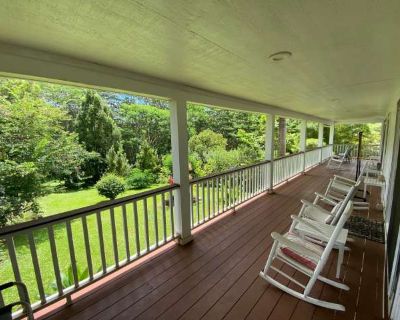 5 Bedroom 1BA 7000 ft Furnished Pet-Friendly Apartment For Rent in Kapaa, HI