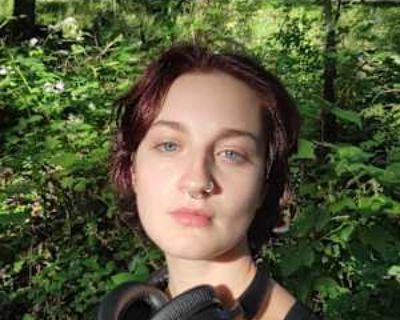 Budget: $800 per month. Ready to move: now. Seeking a 12 months stay. Looking for myself. Hello! My name is Maura Burns and I am a young professional moving to Albany for a job! I like a clean house and friendly roommates! I cook, am a musician (singer), and like to explore!