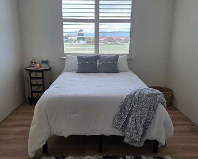 Available on: now. Unfurnished. Parking available * Internet included * Students welcome * 40+ years welcome. In search of a clean, responsible, respectful person. A professional is highly desired and preferred. The home is peaceful. Thank you for viewing my ad serious inquiries only please.. Rent $1,050 per month Bills Included Security deposit $1,000 Property type House Room furnishing Unfurn...