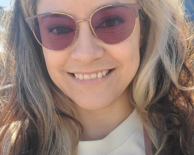 $500 /month. Age: 58 * Any pets?: No * Occupation: Professional * Gender: Female. Non-smoking room preferred. Pets are fine. No preference specified. Age preference: 18 - 99. Looking in: Dallas. I am a professional female aged 58. I am available to move as soon as possible and have a budget of $500/month. I would like to share with males or females of any age.