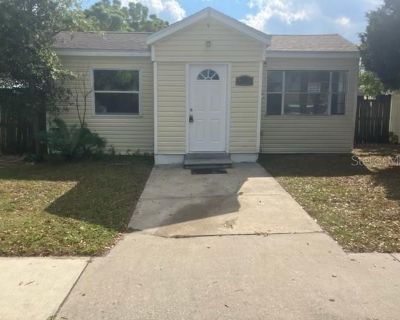 3 Bedroom 1BA 1063 ft Apartment For Rent in St Petersburg, FL