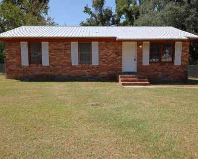 3 Bedroom 1.5BA 1066 ft Apartment For Rent in Valdosta, GA