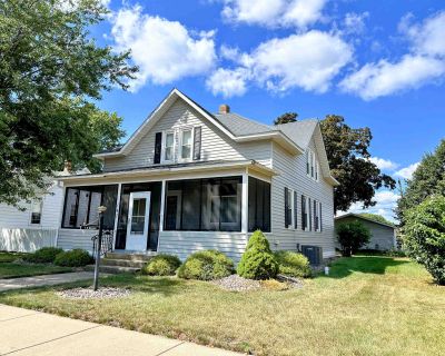 4 Bedroom 2BA 2448 ft Single Family House For Sale in Prairie du Chien, WI