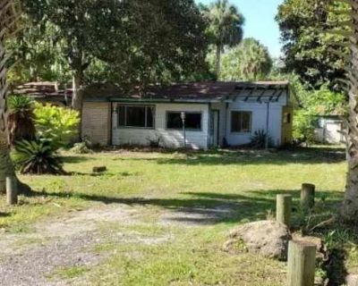 3 Bedroom 1BA 1219 ft Apartment For Rent in Putnam County, FL