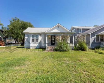 2 Bedroom 1BA 939 ft Pet-Friendly Apartment For Rent in Wichita, KS