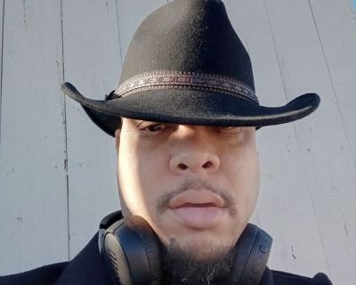 Billy - Needs a House on iROOMit or a Room