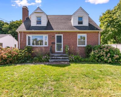 3 Bedroom 1BA 1508 ft Single Family House For Sale in Branford, CT