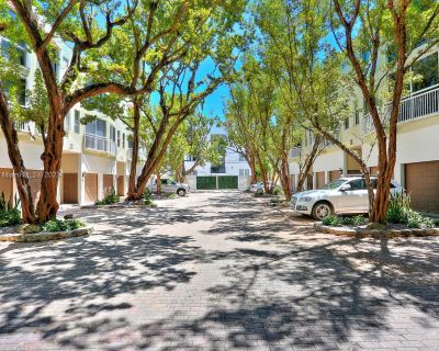 3 Bedroom 2BA 1300 ft Furnished Townhouse For Rent in Miami Beach, FL