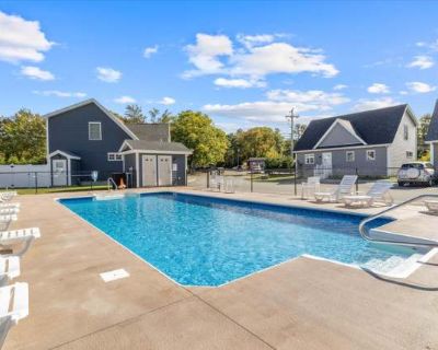 3 Bedroom 2.5BA 2000 ft Furnished Pet-Friendly House For Rent in Old Orchard Beach, ME