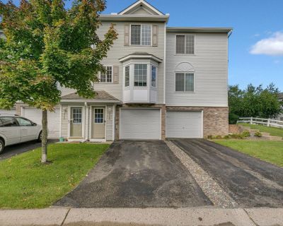 2 Bedroom 1BA 927 ft Pet-Friendly Townhouse For Sale in Otsego, MN