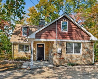 616 McMagan Dr. Wake up on the water! This turnkey, fully furnished 3-bedroom, 2-bath home sits directly on Cockey Creek with quick access to the Magothy River. Thoughtfully outfitted for long-term comfort, it blends relaxed coastal charm with modern conveniences. Highlights Bedrooms: 3 (spacious primary + 2 guest/office rooms) Bathrooms: 2 full Waterfront: On Cockey Creek with Magothy River ac...