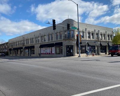 730 ft Commercial Property For Rent in Oak Park, IL