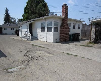 2 Bedroom 1BA 750 ft House For Rent in Hayward, CA
