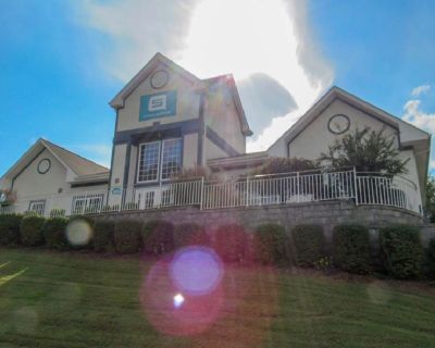 Fully furnished Apartment Sublease in Johnson City at Student Quarters- utilities/washer dryer inc.
